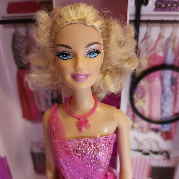 Barbie - Picture 1 of 6